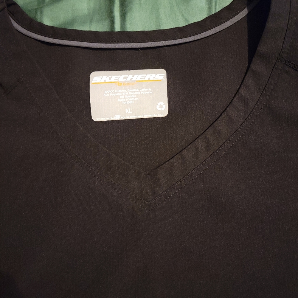 NEW Black Scrub set Skechers Barco comfy like new